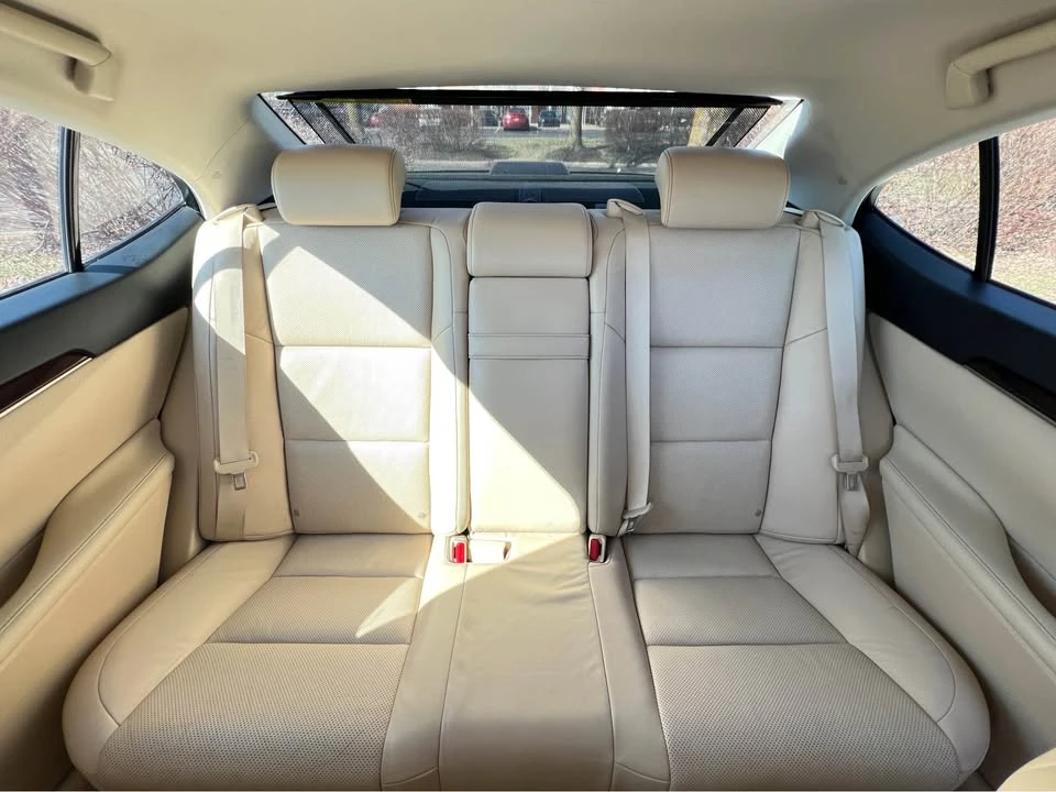 2014 Lexus ES 6th Gen - Image 14 of 20