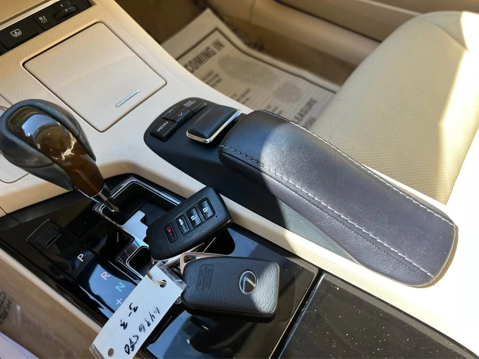 2014 Lexus ES 6th Gen - Image 16 of 20