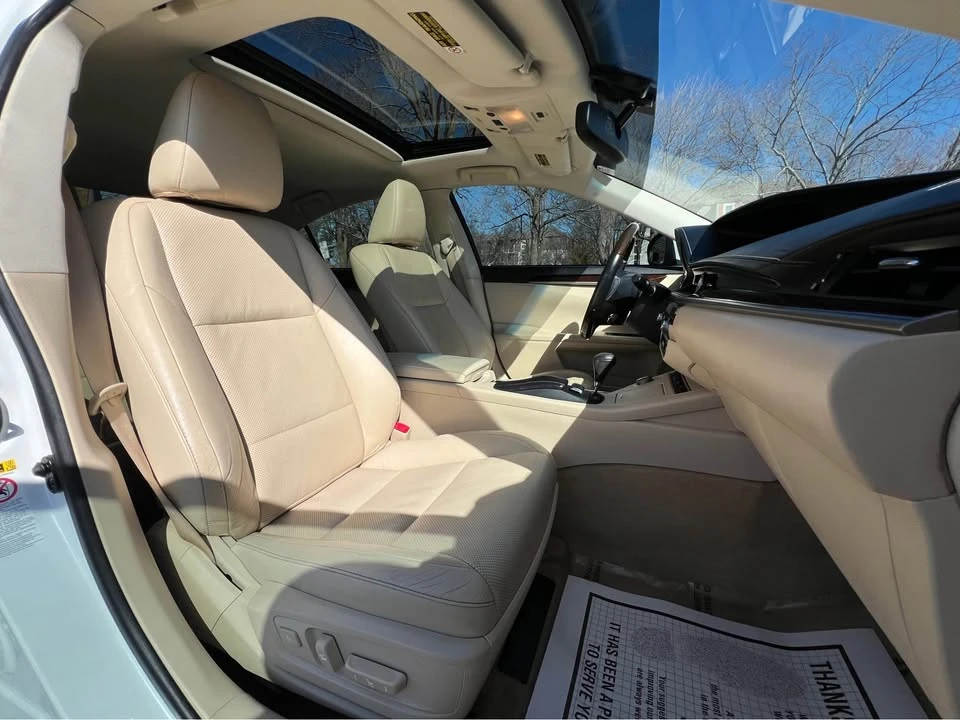 2014 Lexus ES 6th Gen - Image 13 of 20