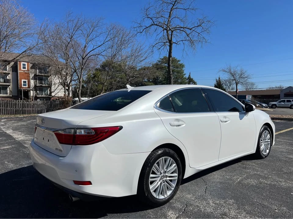 2014 Lexus ES 6th Gen - Image 5 of 20
