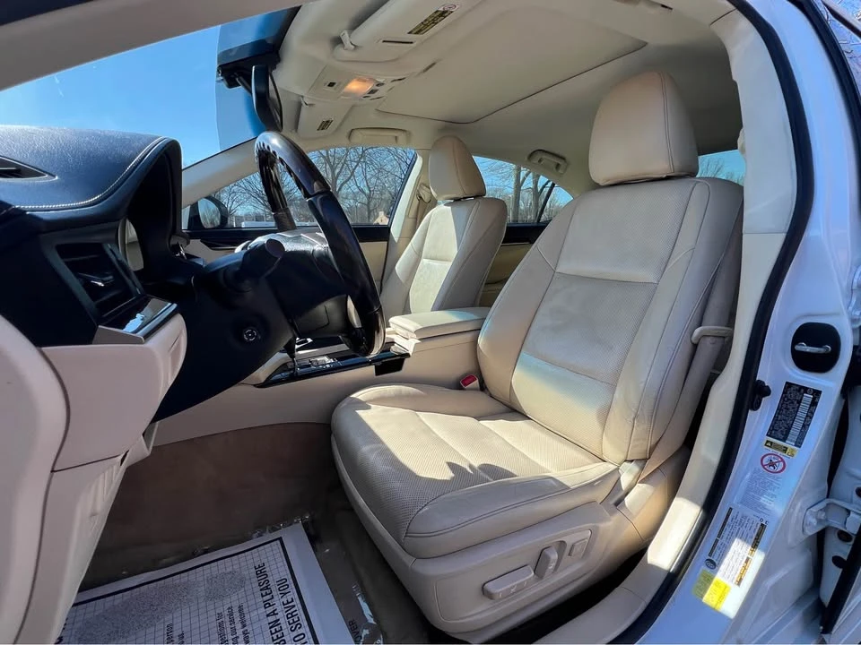 2014 Lexus ES 6th Gen - Image 9 of 20
