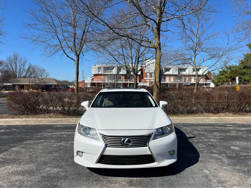 2014 Lexus ES 6th Gen - Image 2 of 20