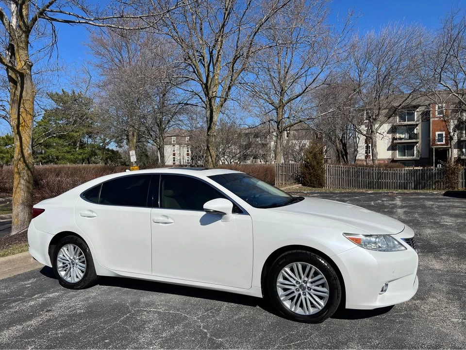 2014 Lexus ES 6th Gen - Image 3 of 20