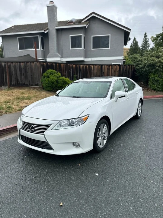2014 Lexus ES 6th Gen - Image 7 of 14