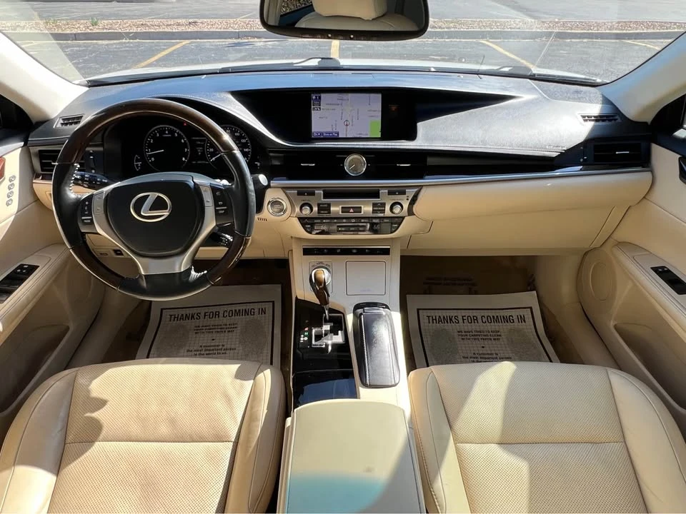 2014 Lexus ES 6th Gen - Image 15 of 20