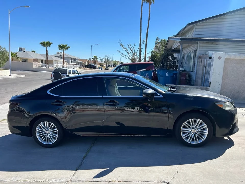2014 Lexus ES 6th Gen - Image 2 of 12