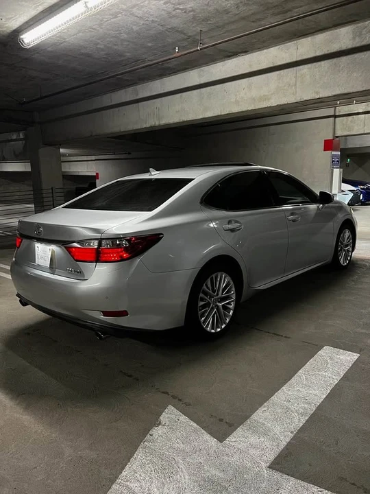 2014 Lexus ES 6th Gen - Image 8 of 20