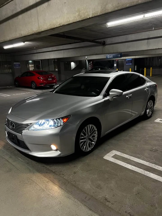 2014 Lexus ES 6th Gen - Image 5 of 20