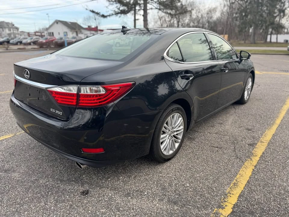 2014 Lexus ES 6th Gen - Image 5 of 13