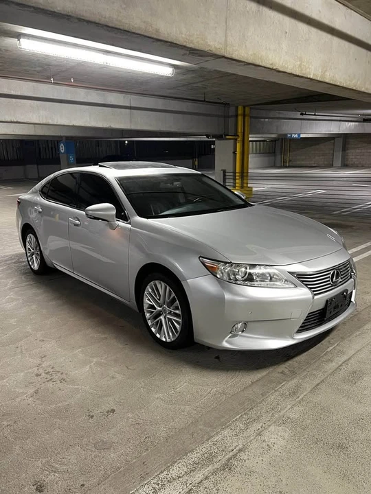 2014 Lexus ES 6th Gen - Image 3 of 20