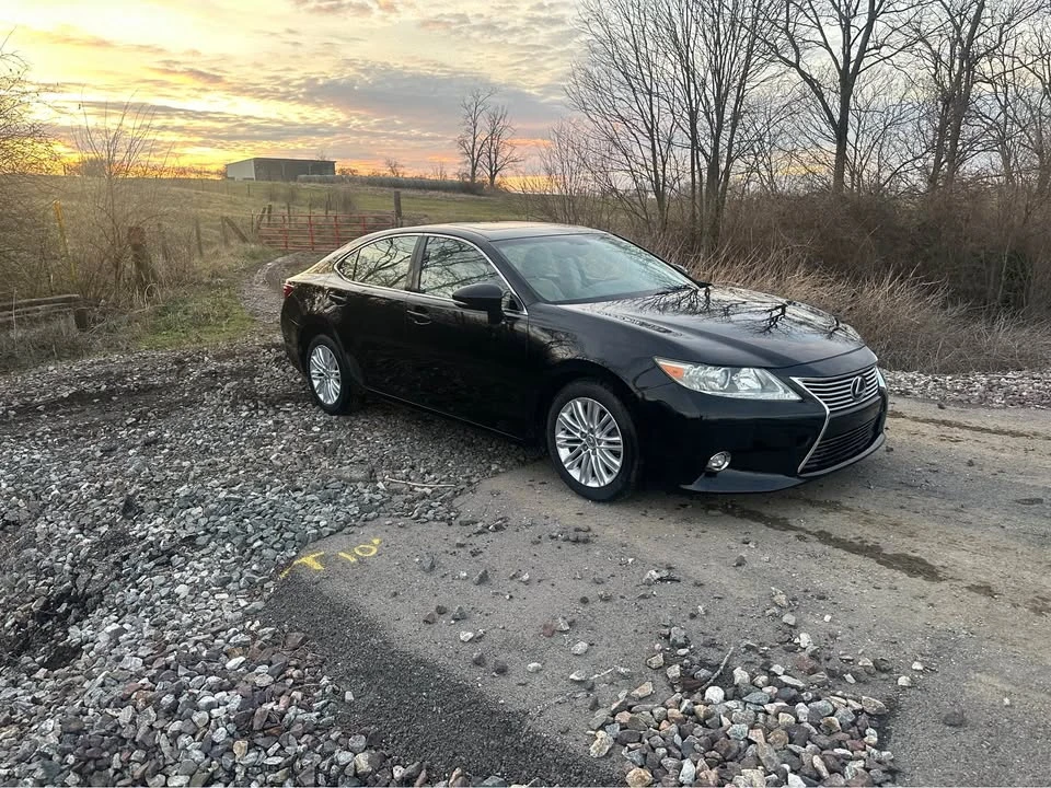 2014 Lexus ES 6th Gen - Image 2 of 16
