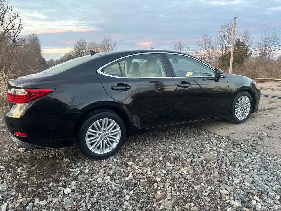 2014 Lexus ES 6th Gen - Image 7 of 16