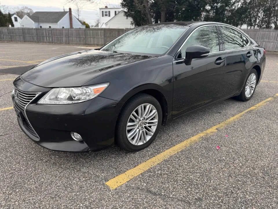 2014 Lexus ES 6th Gen - Image 2 of 13