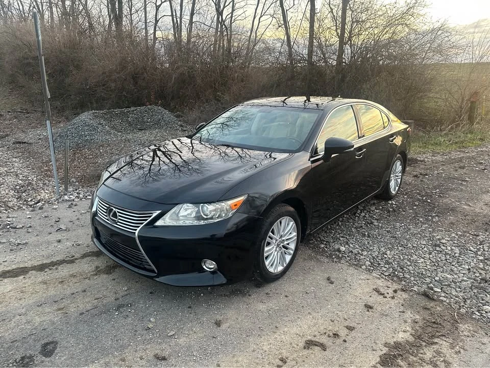 2014 Lexus ES 6th Gen - Image 5 of 16