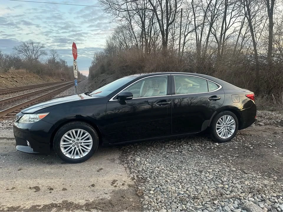 2014 Lexus ES 6th Gen - Image 6 of 16