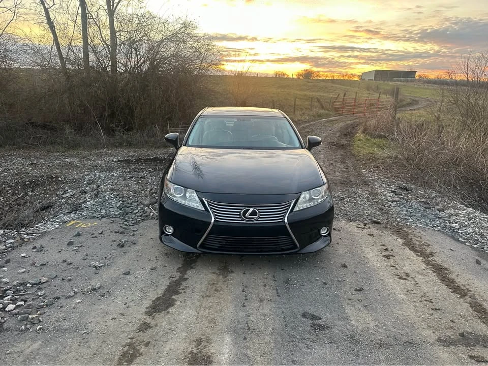 2014 Lexus ES 6th Gen - Image 4 of 16