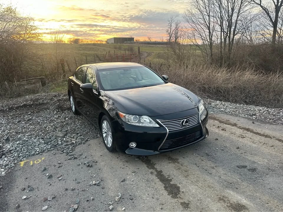 2014 Lexus ES 6th Gen - Image 3 of 16