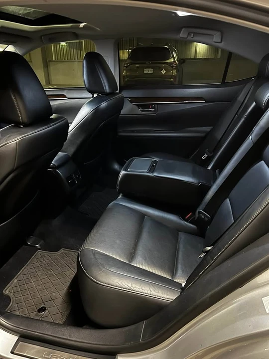 2014 Lexus ES 6th Gen - Image 12 of 20