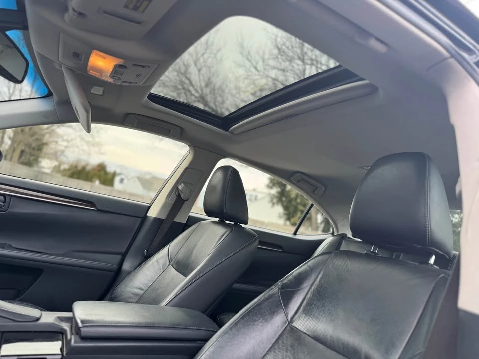 2014 Lexus ES 6th Gen - Image 12 of 13