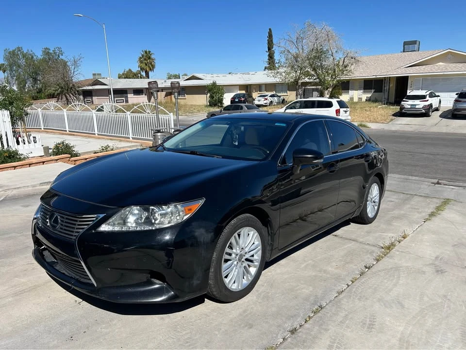 2014 Lexus ES 6th Gen - Image 5 of 12