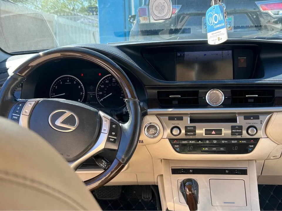 2014 Lexus ES 6th Gen - Image 7 of 12