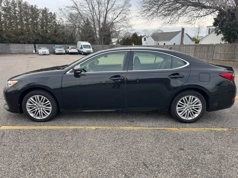 2014 Lexus ES 6th Gen - Image 3 of 13