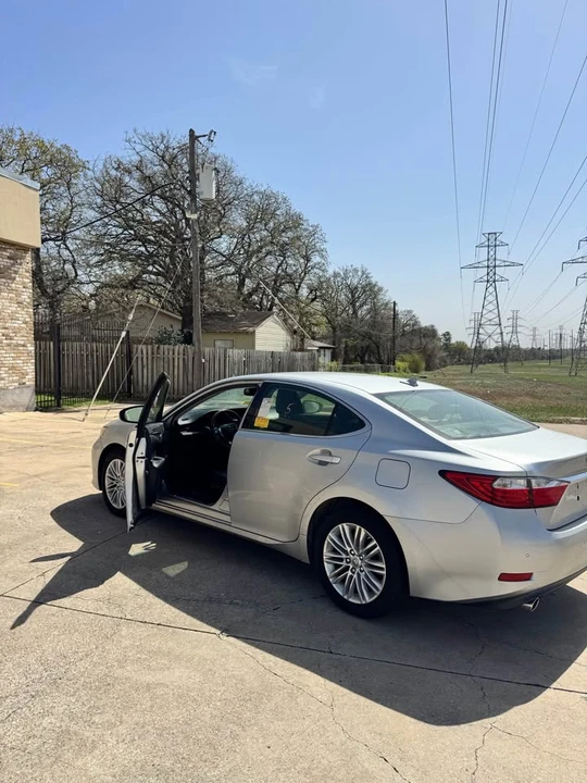 2014 Lexus ES 6th Gen - Image 6 of 13