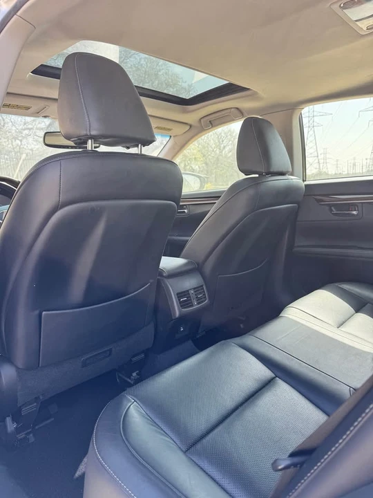 2014 Lexus ES 6th Gen - Image 10 of 13