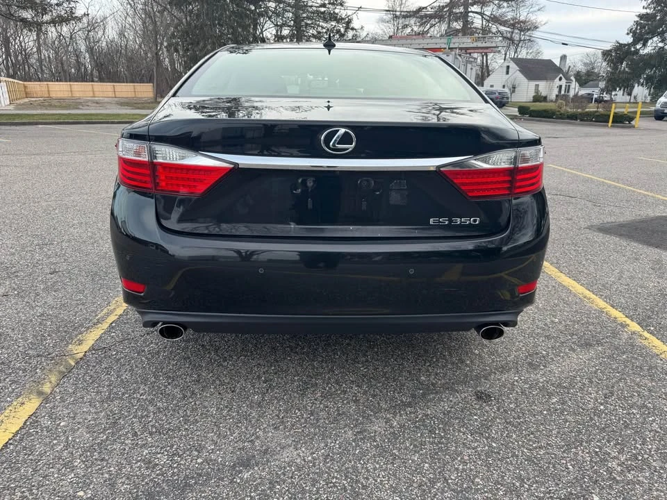 2014 Lexus ES 6th Gen - Image 6 of 13