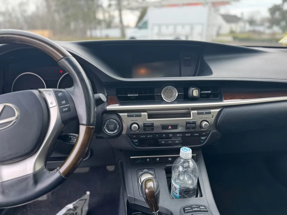 2014 Lexus ES 6th Gen - Image 13 of 13