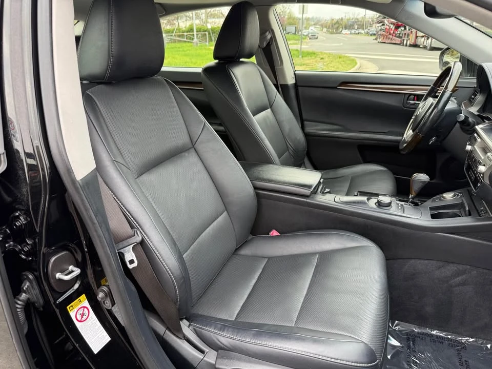 2014 Lexus ES 6th Gen - Image 11 of 20