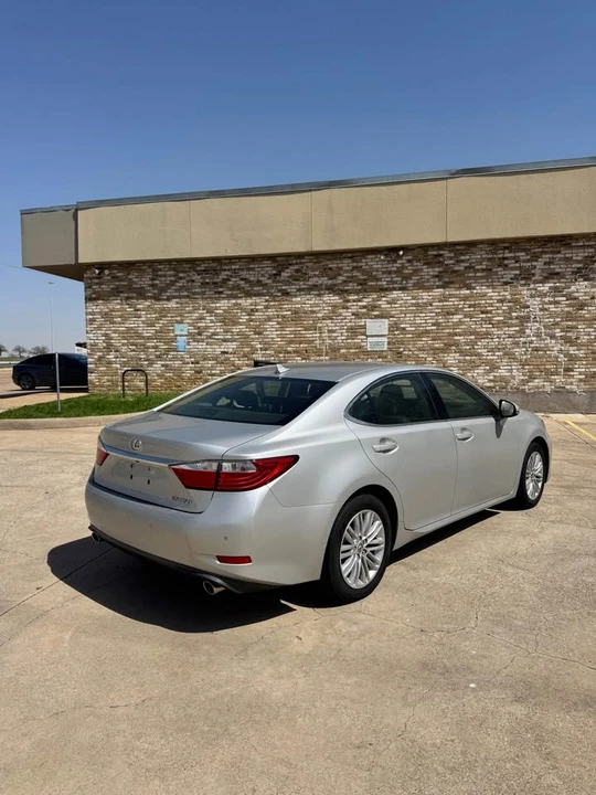 2014 Lexus ES 6th Gen - Image 3 of 13