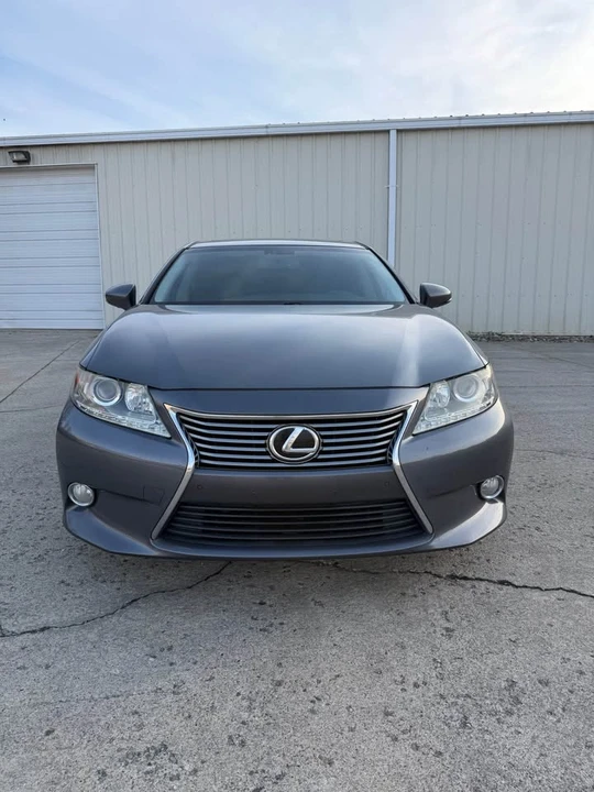2014 Lexus ES 6th Gen - Image 3 of 17