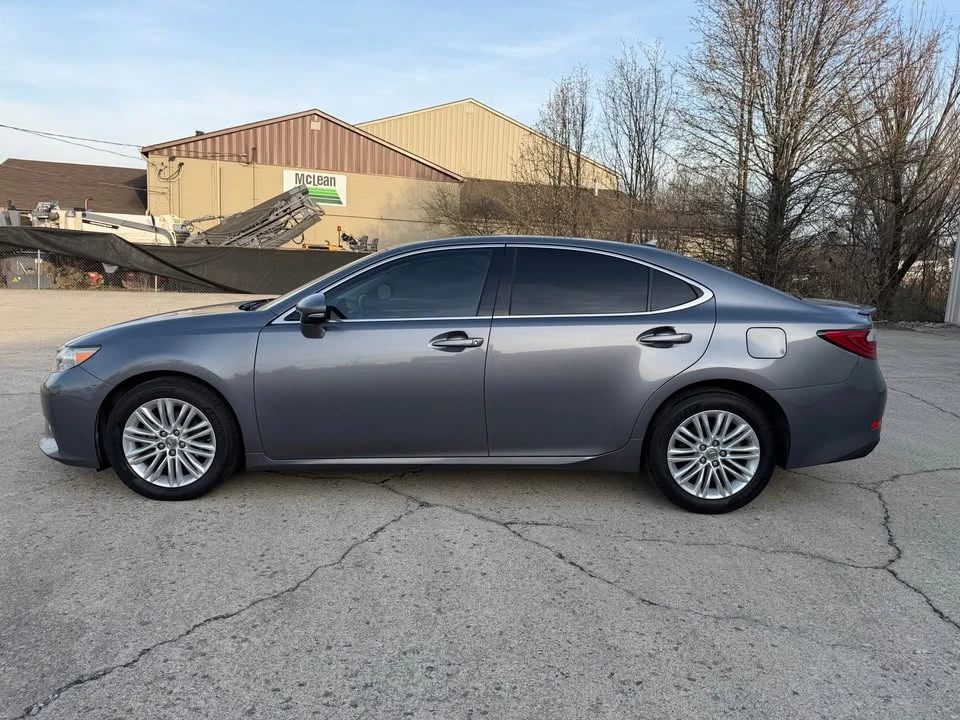 2014 Lexus ES 6th Gen - Image 4 of 17