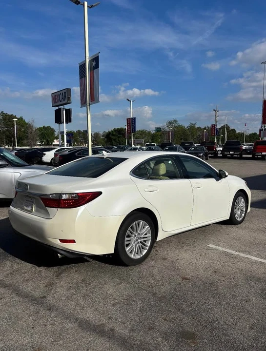 2014 Lexus ES 6th Gen - Image 6 of 9