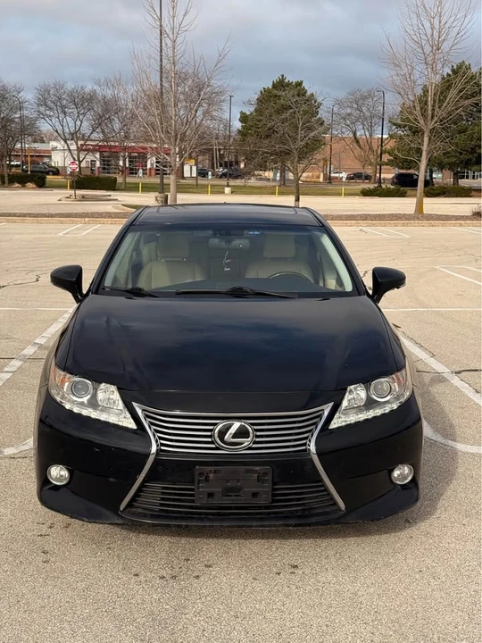 2014 Lexus ES 6th Gen - Image 9 of 10