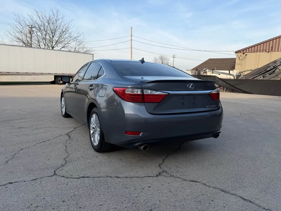 2014 Lexus ES 6th Gen - Image 6 of 17