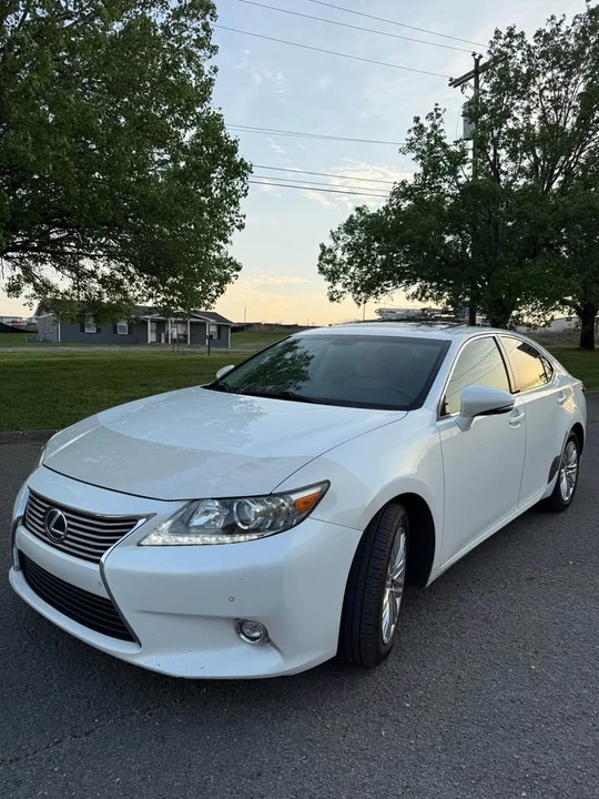 2014 Lexus ES 6th Gen - Image 2 of 16