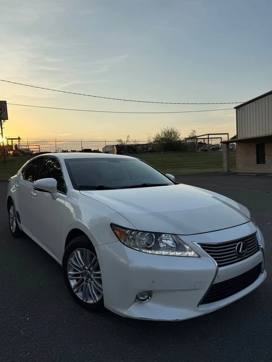 2014 Lexus ES 6th Gen - Image 16 of 16