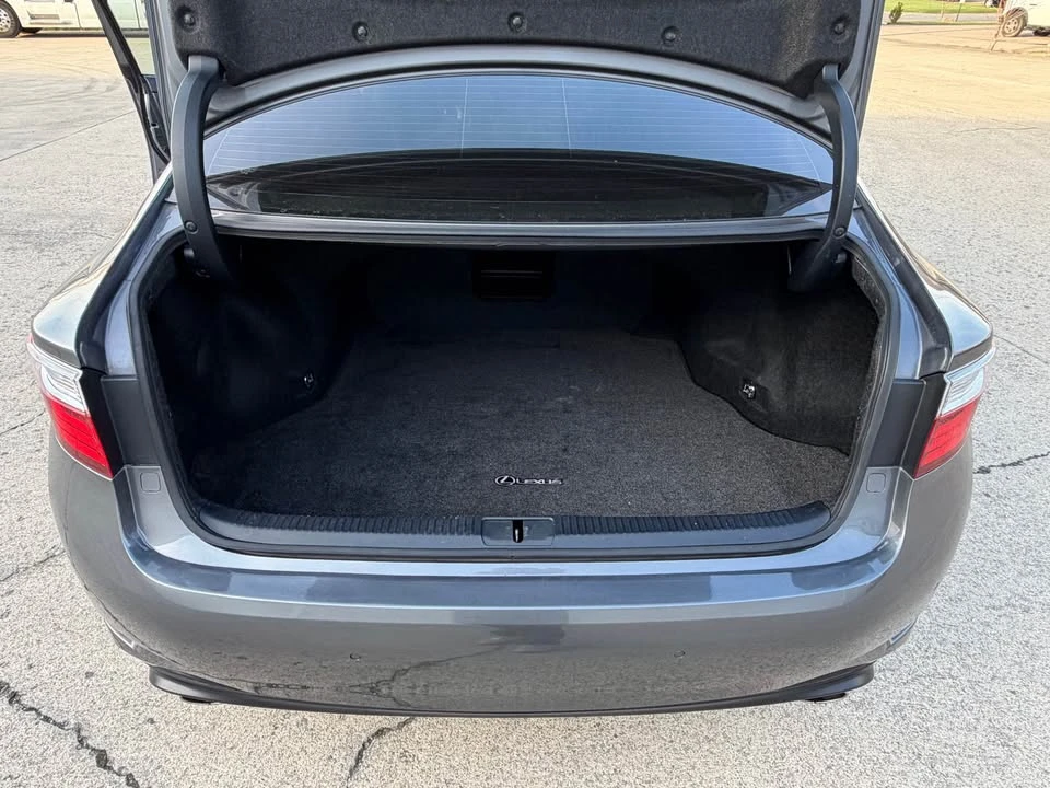 2014 Lexus ES 6th Gen - Image 15 of 17