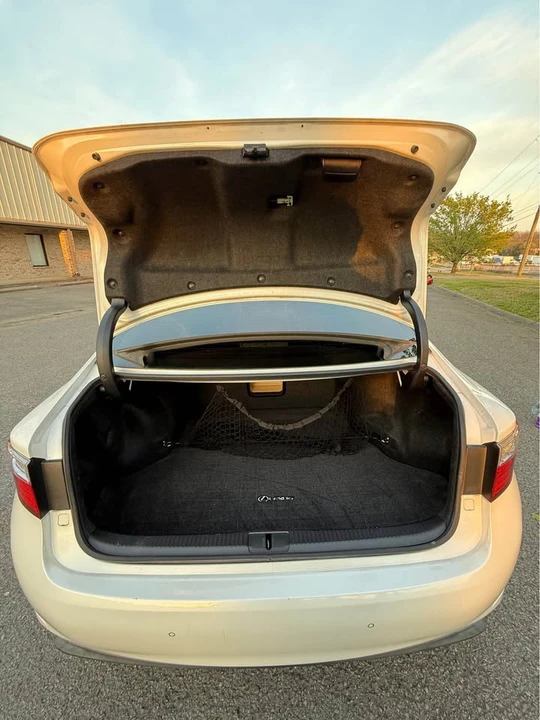 2014 Lexus ES 6th Gen - Image 15 of 16
