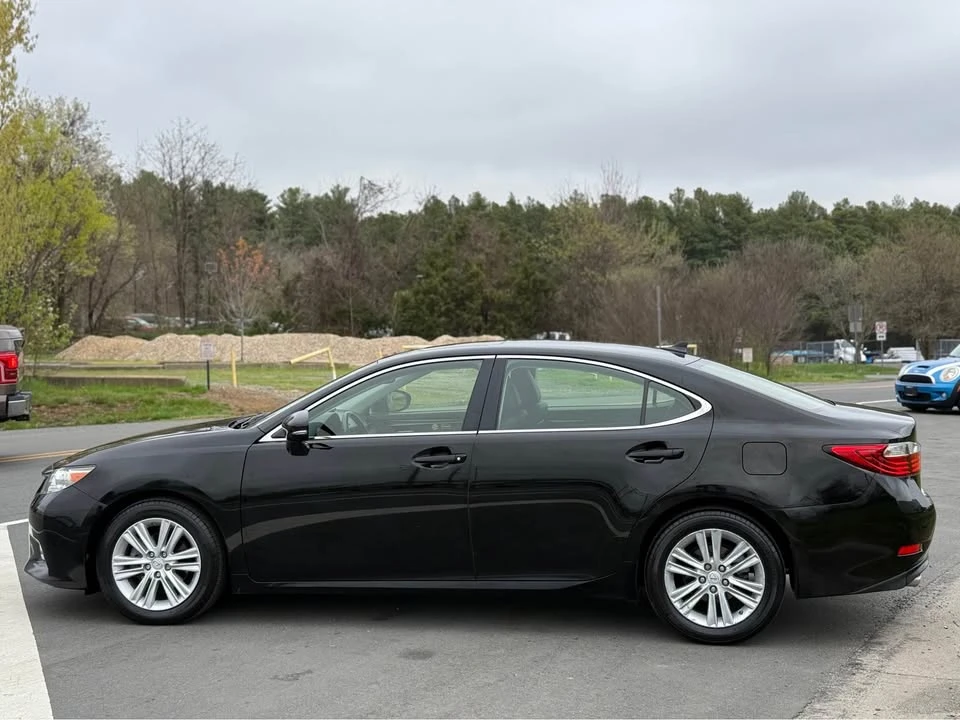 2014 Lexus ES 6th Gen - Image 5 of 20