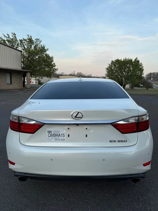 2014 Lexus ES 6th Gen - Image 6 of 16