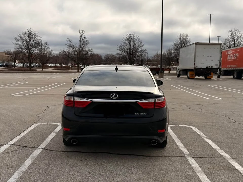 2014 Lexus ES 6th Gen - Image 7 of 10