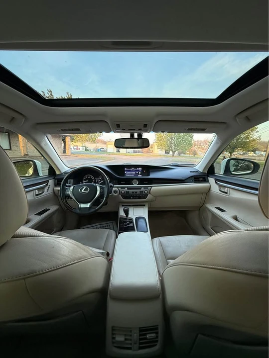 2014 Lexus ES 6th Gen - Image 13 of 16