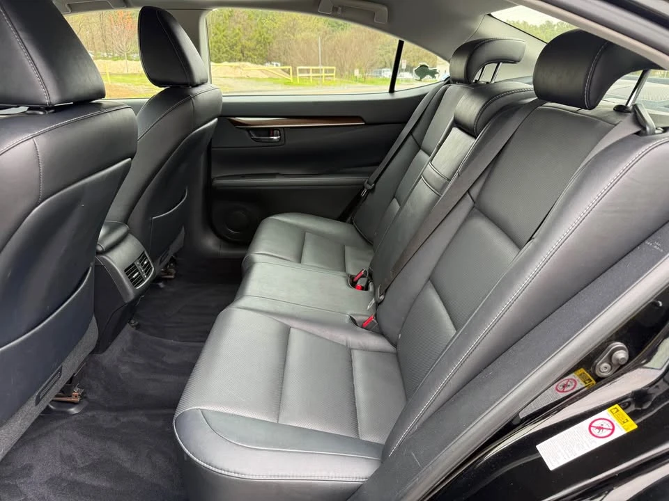 2014 Lexus ES 6th Gen - Image 9 of 20