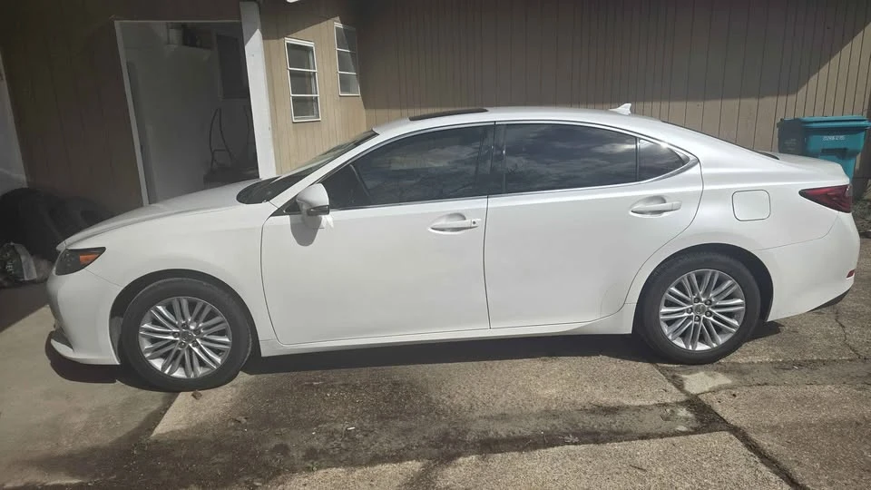 2014 Lexus ES 6th Gen - Image 2 of 5