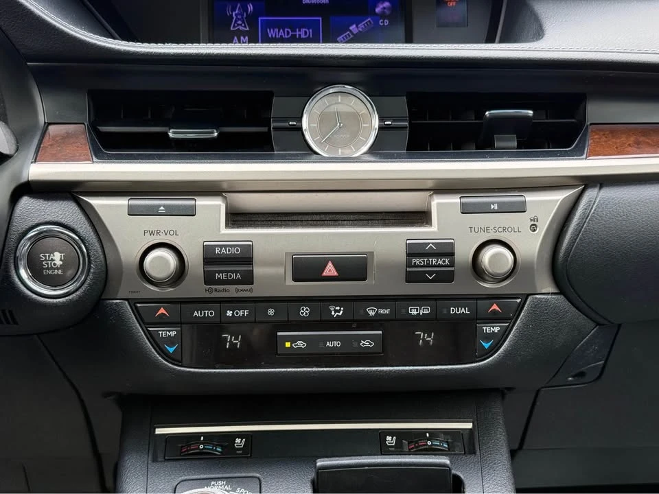 2014 Lexus ES 6th Gen - Image 14 of 20
