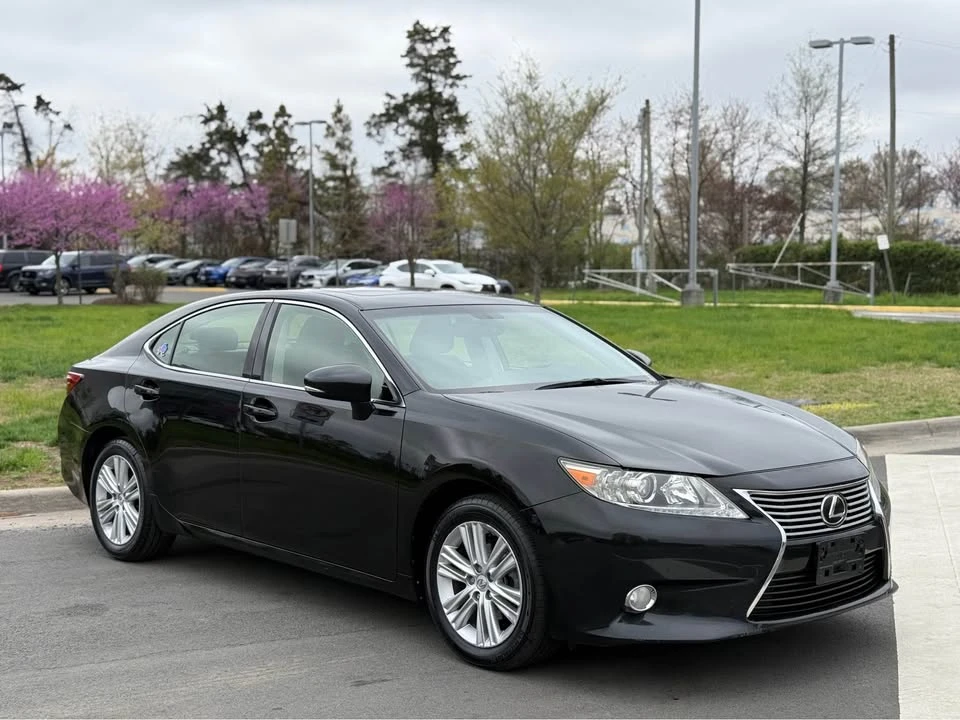 2014 Lexus ES 6th Gen - Image 2 of 20