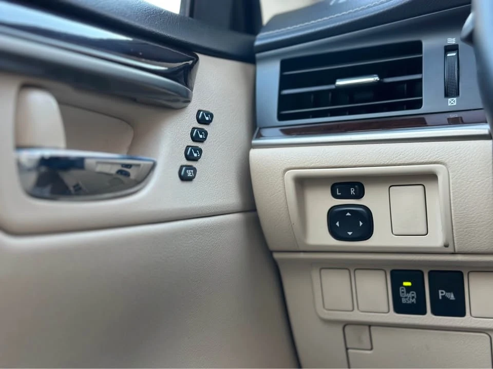 2014 Lexus ES 6th Gen - Image 14 of 21